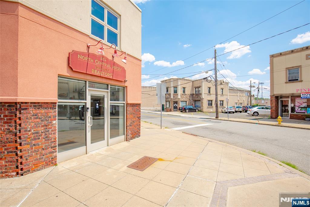 375 Broad Street - Photo 3