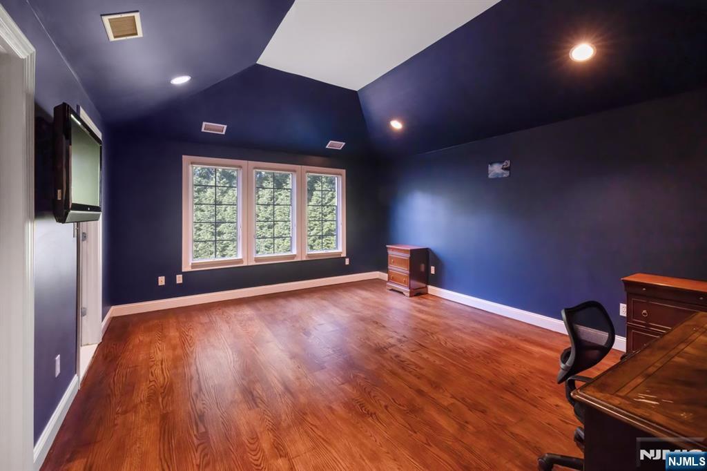 8 Church Court, Closter, NJ, 07624