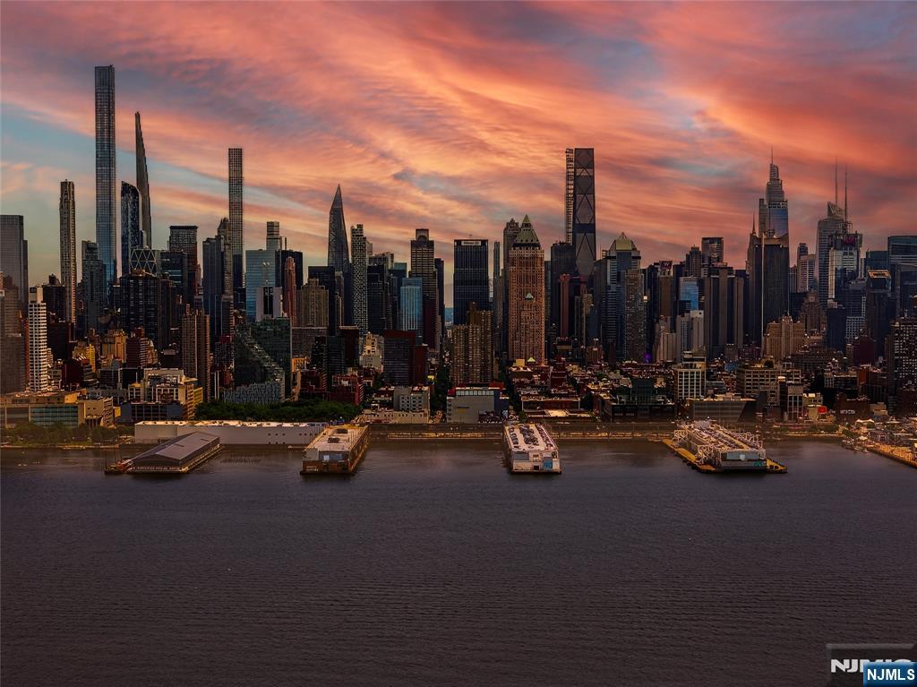 899 Boulevard East 4O