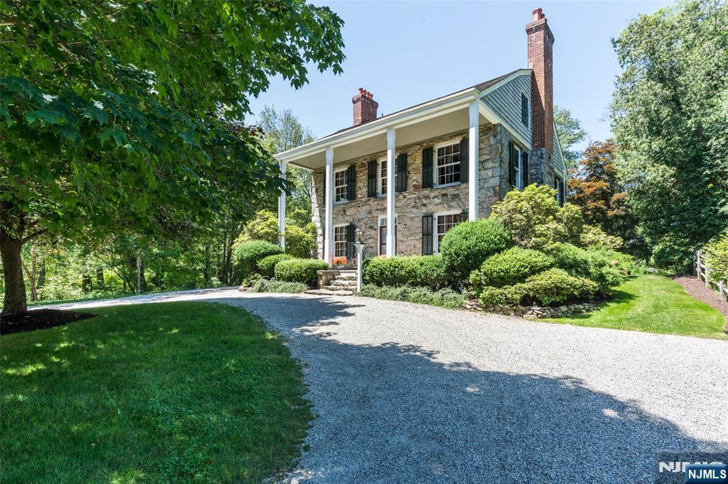 Homes for sale in Kinnelon Borough, NJ | 1 Robins Ln, Kinnelon Borough, NJ 07405 | MLS# 25024869