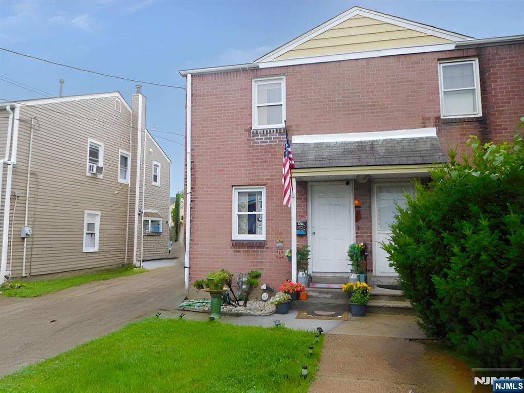 87 Merselis Avenue - Photo 2