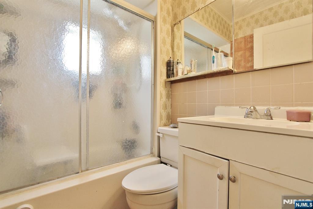 8610 Columbia Avenue