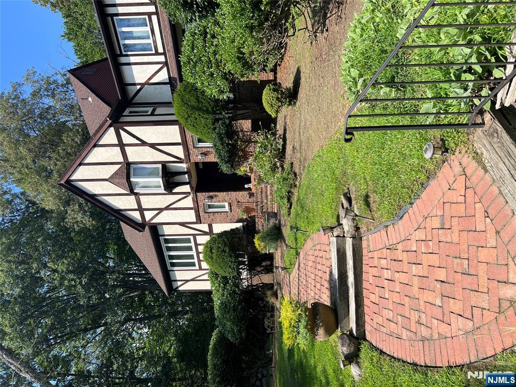 Homes for sale in Franklin Lakes, NJ | 732 Mardinly Ave, Franklin Lakes, NJ 07417 | MLS# 25025485