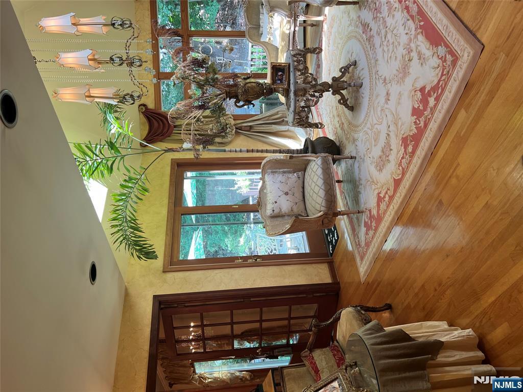 732 Mardinly Avenue
