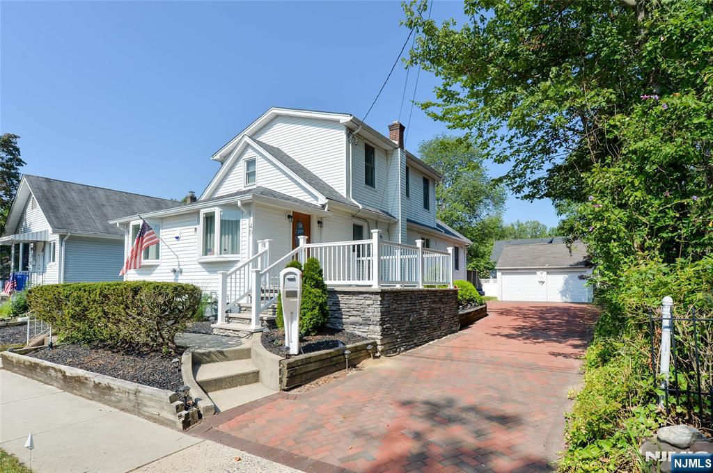 40 3rd Avenue - Photo 2