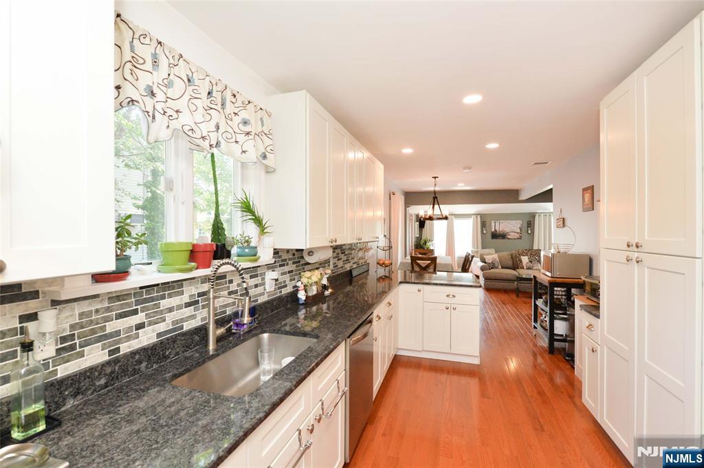 40 3rd Avenue - Photo 5