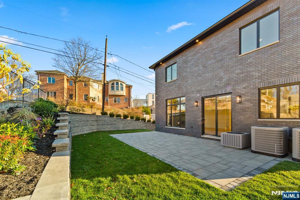 61 Edgewater Road - Photo 5