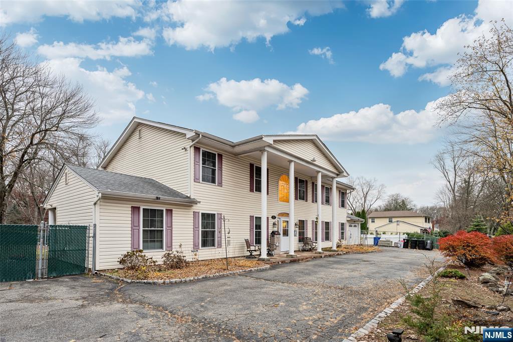 255 Knoll Road - Photo 2