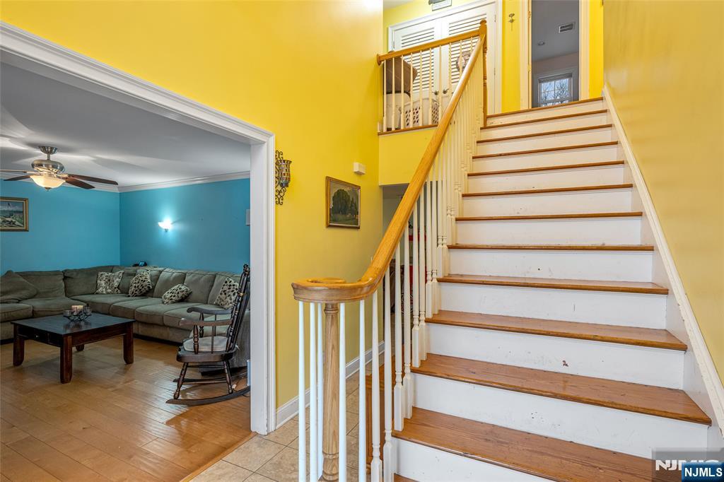 255 Knoll Road - Photo 5