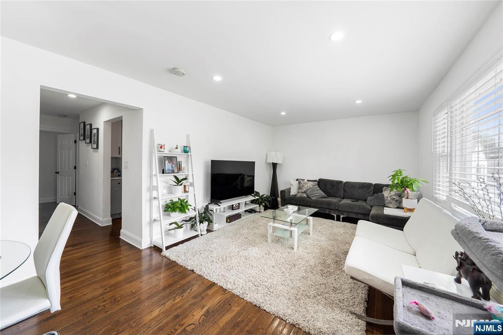 25 Evelyn Court - Photo 3