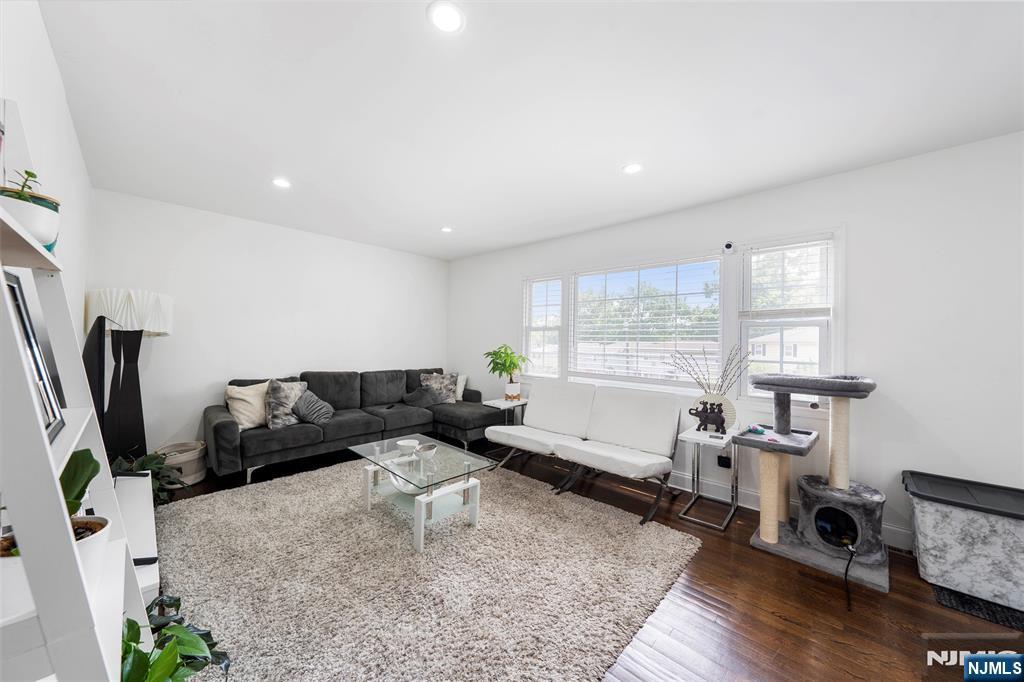 25 Evelyn Court - Photo 4