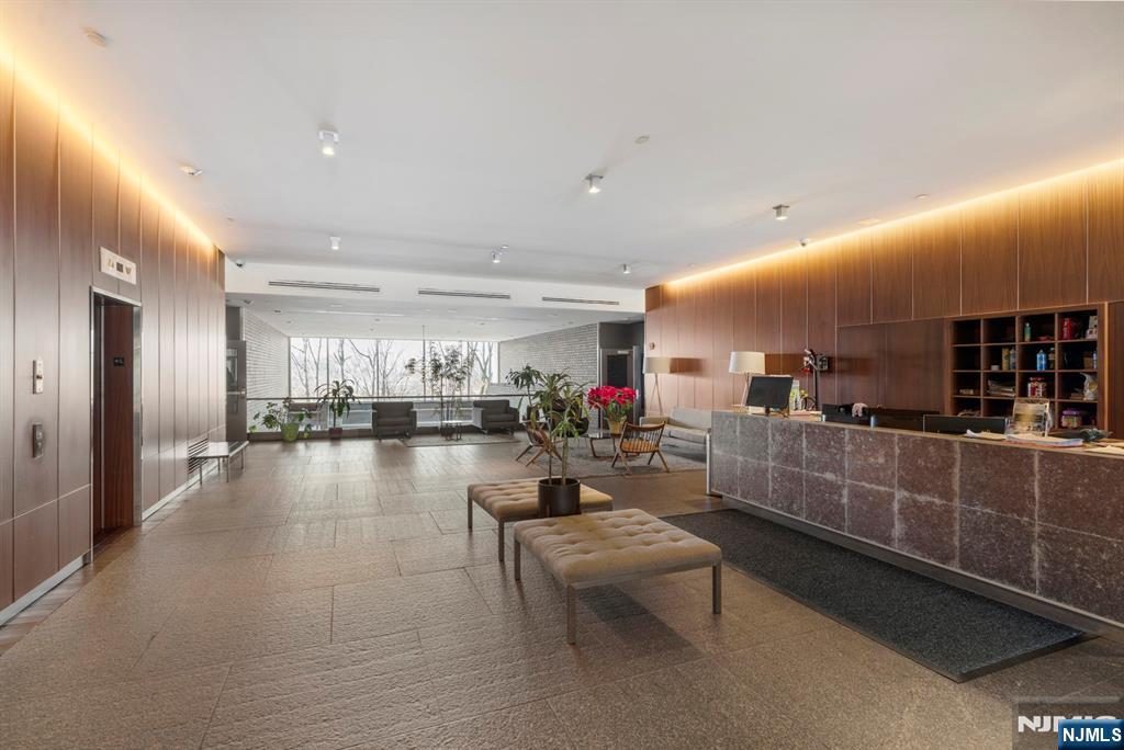 1 Executive Drive 406 - Photo 3