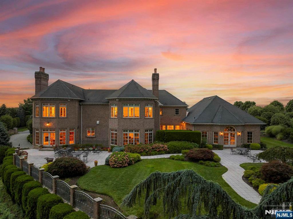 Homes for sale in Cresskill, NJ | 196 Vaccaro Dr, Cresskill, NJ 07626 | MLS# 25026956