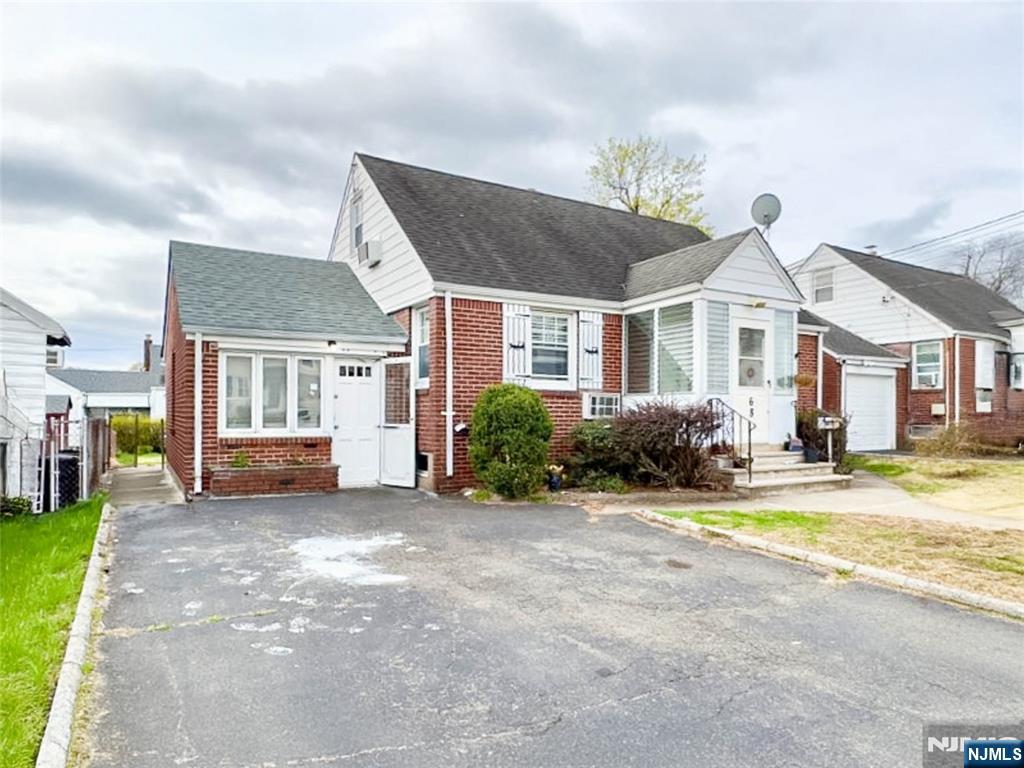 68 17th Avenue - Photo 2
