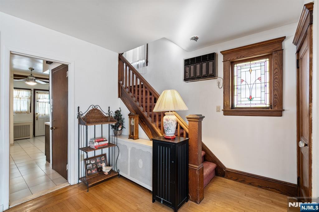 489 Maple Avenue - Photo 2