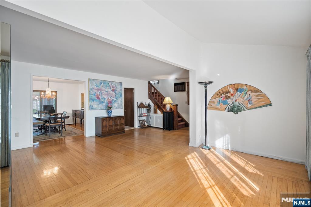 489 Maple Avenue - Photo 4