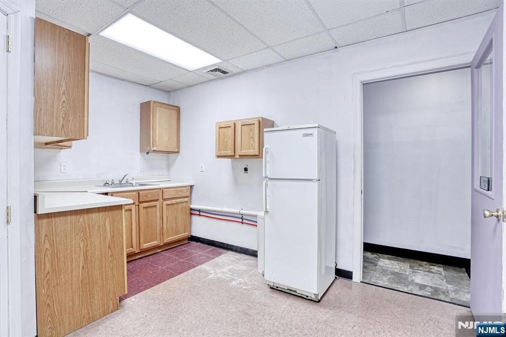 24 Lakeside Avenue UNIT 1 lower level, Pompton Lakes, NJ, 07442