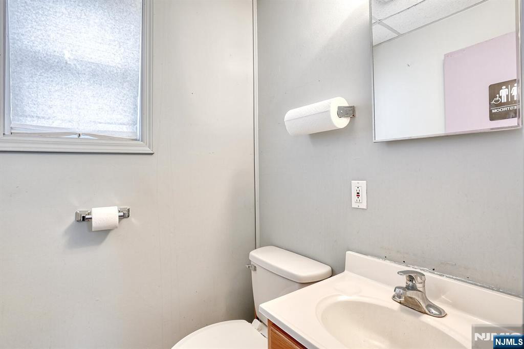 24 Lakeside Avenue UNIT 1 lower level, Pompton Lakes, NJ, 07442