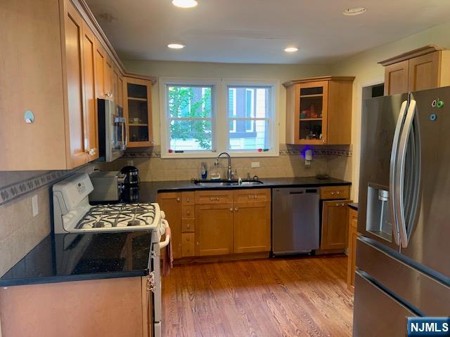 166 Herrick Ave, Teaneck, NJ 07605
