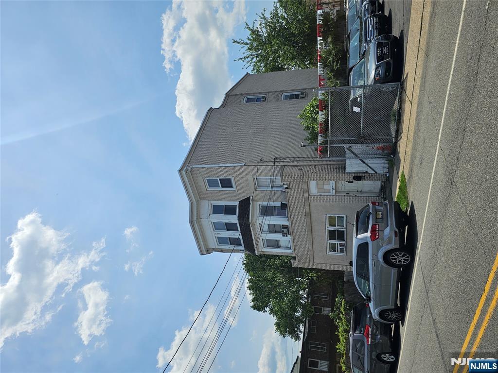 310-312 Vreeland Avenue - Photo 2