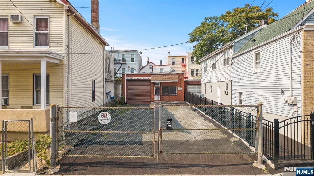 311 42nd Street - Photo 2