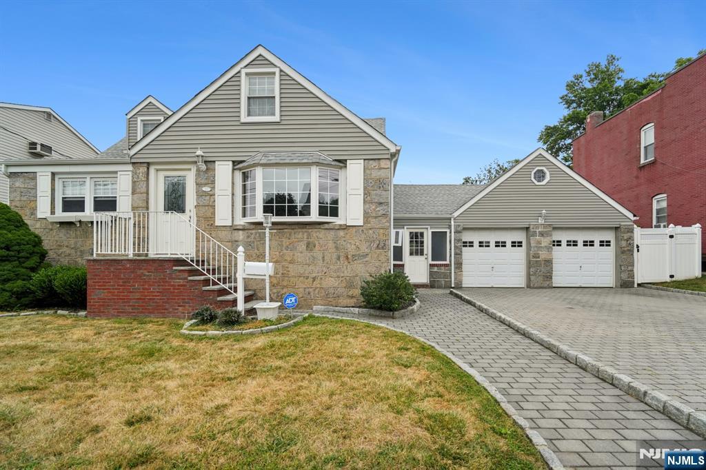 217 Mountain Way, Lyndhurst, NJ 07071