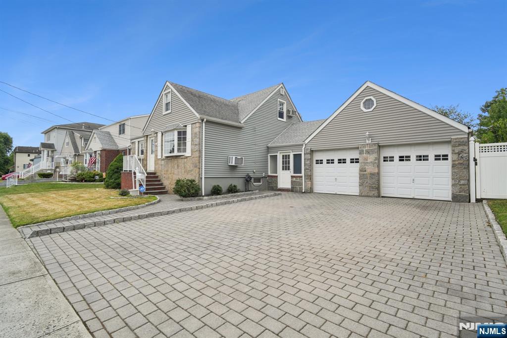 217 Mountain Way, Lyndhurst, NJ 07071