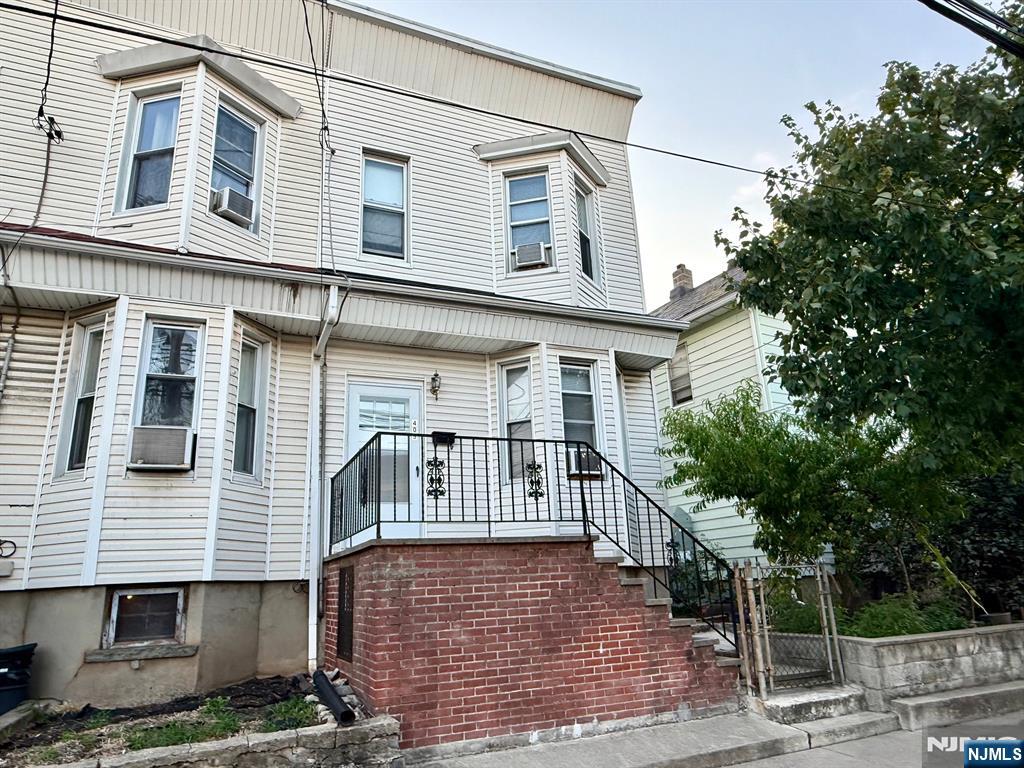 $450,000 Rowhouse