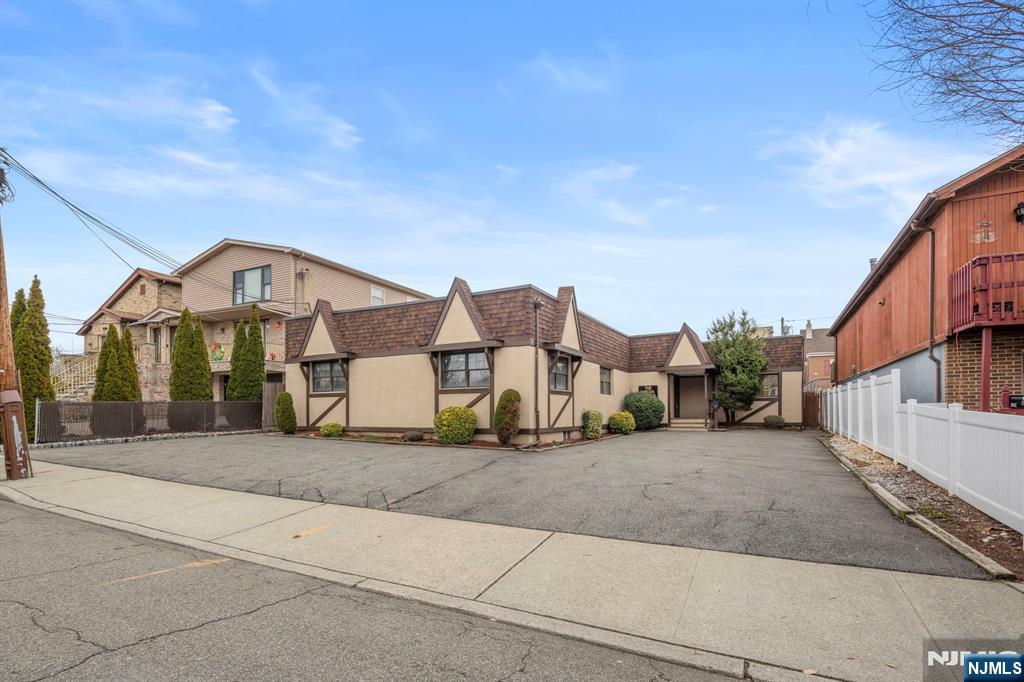 183 Boulevard, Hasbrouck Heights, NJ, 07604