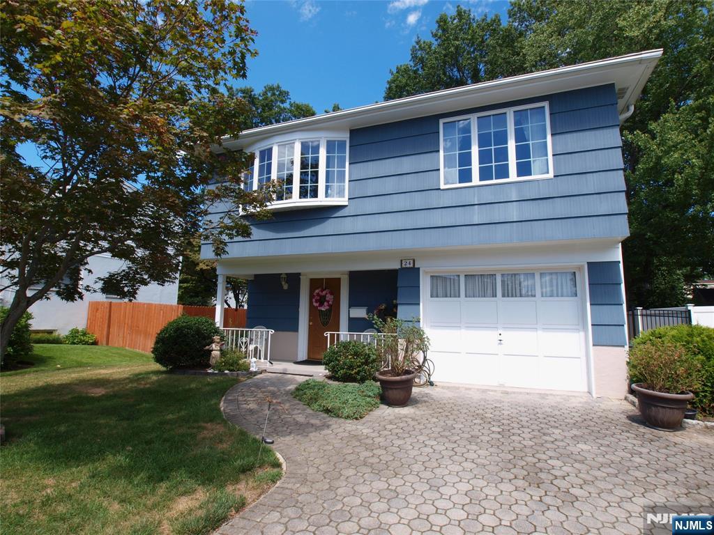 24 Della Ave