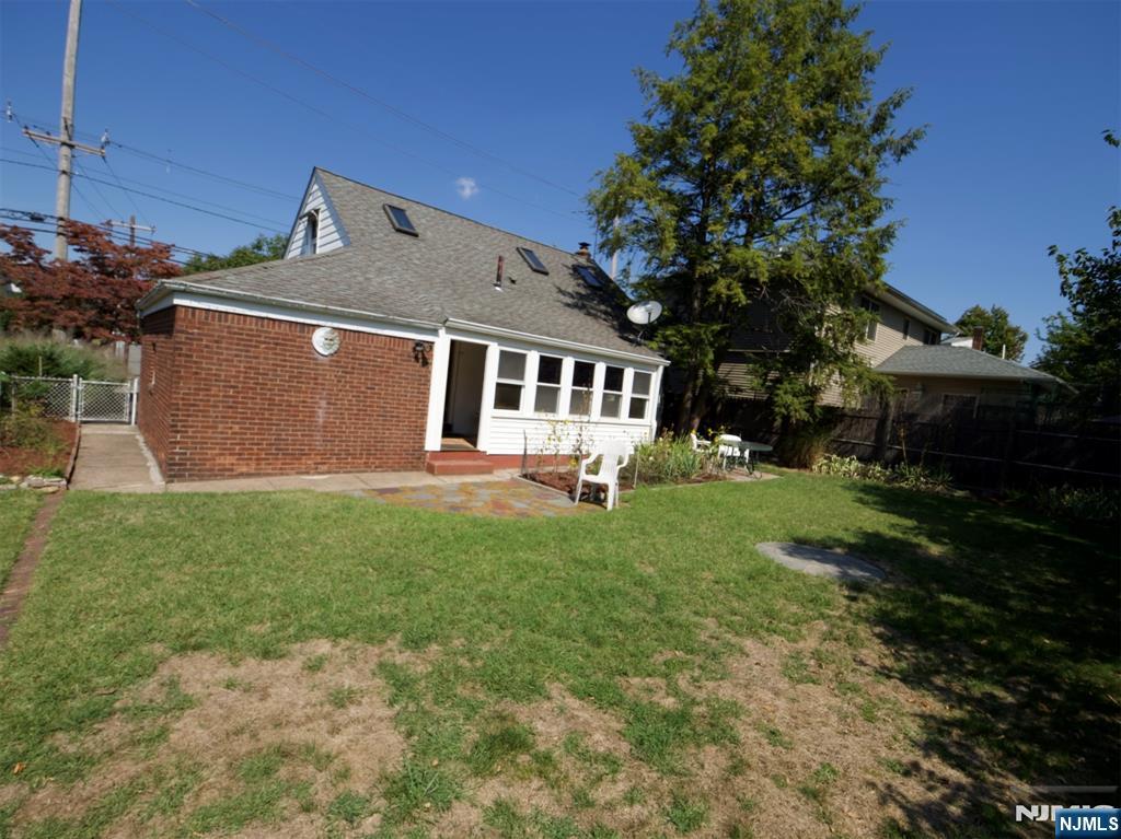 7-22 Berdan Avenue - Photo 2