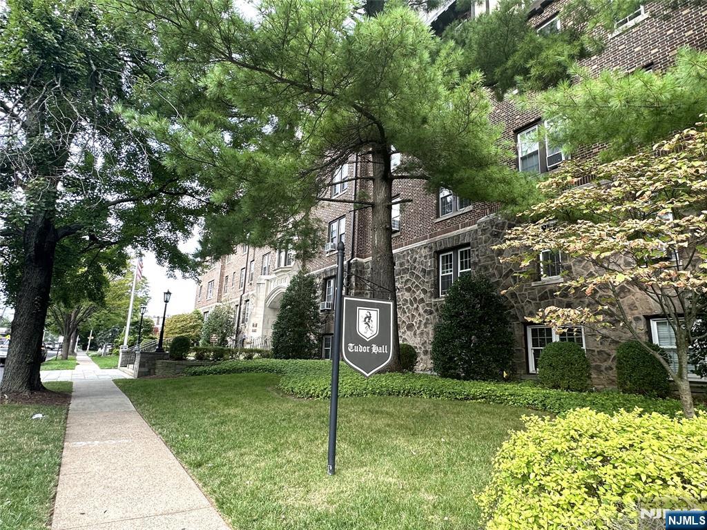 275 Engle Street J4 - Photo 2