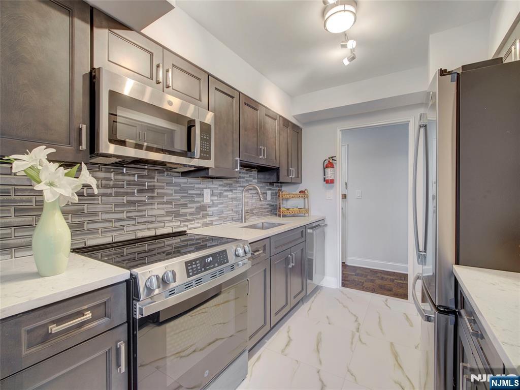 377 S Harrison Street - Photo 5