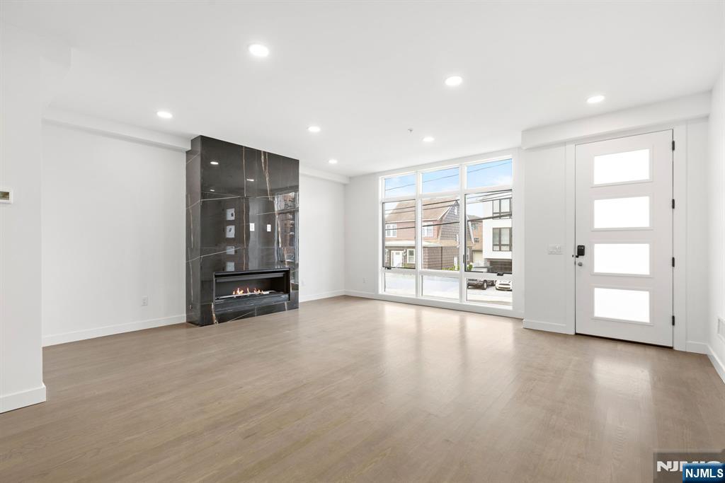 93 Crescent Avenue — photo 4
