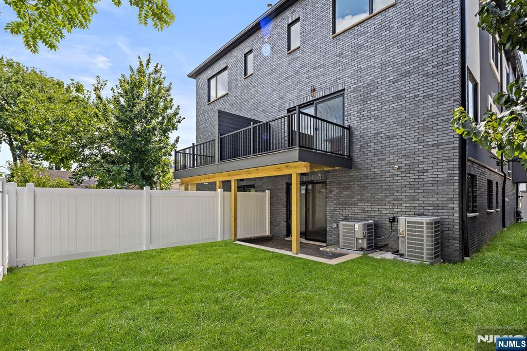 93 Crescent Avenue — photo 32