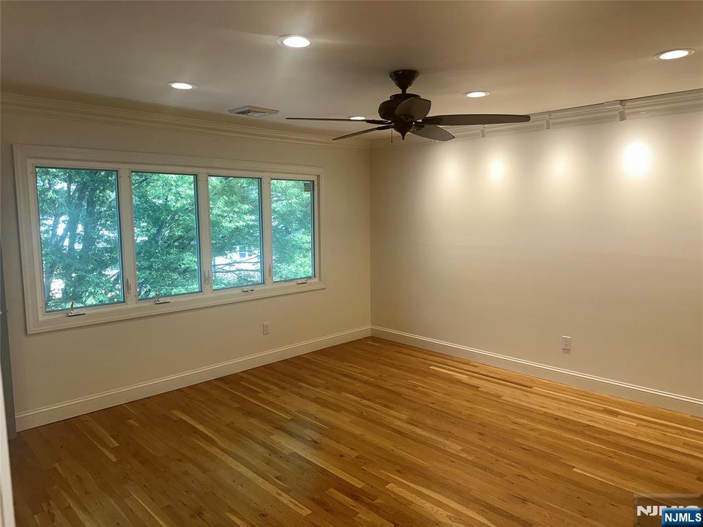 223 Lakewood Drive - Photo 2