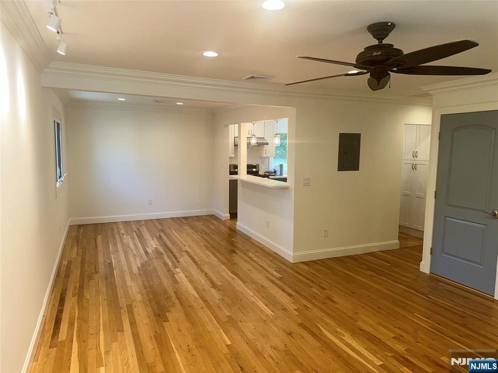 223 Lakewood Drive - Photo 4