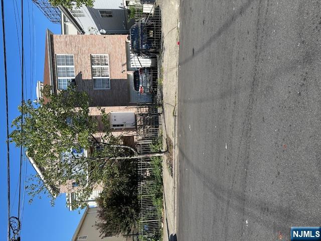 89-91 Hawthorne Avenue - Photo 1