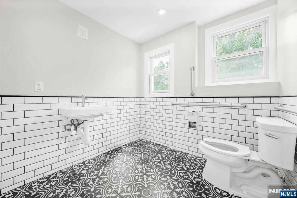 12 Route 202 — photo 12
