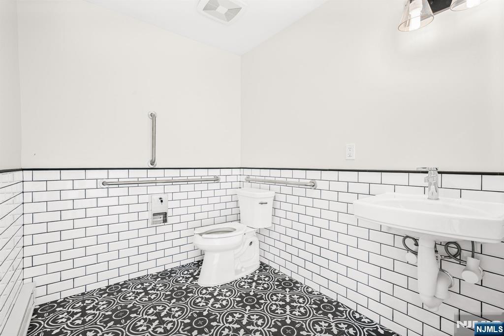 12 Route 202 — photo 7