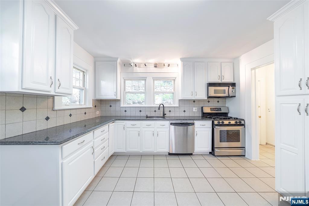 85 Paulin Boulevard, Leonia, NJ, 07605