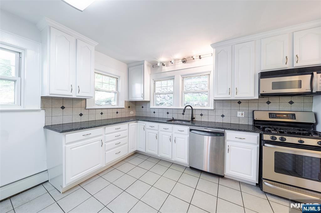 85 Paulin Boulevard, Leonia, NJ, 07605