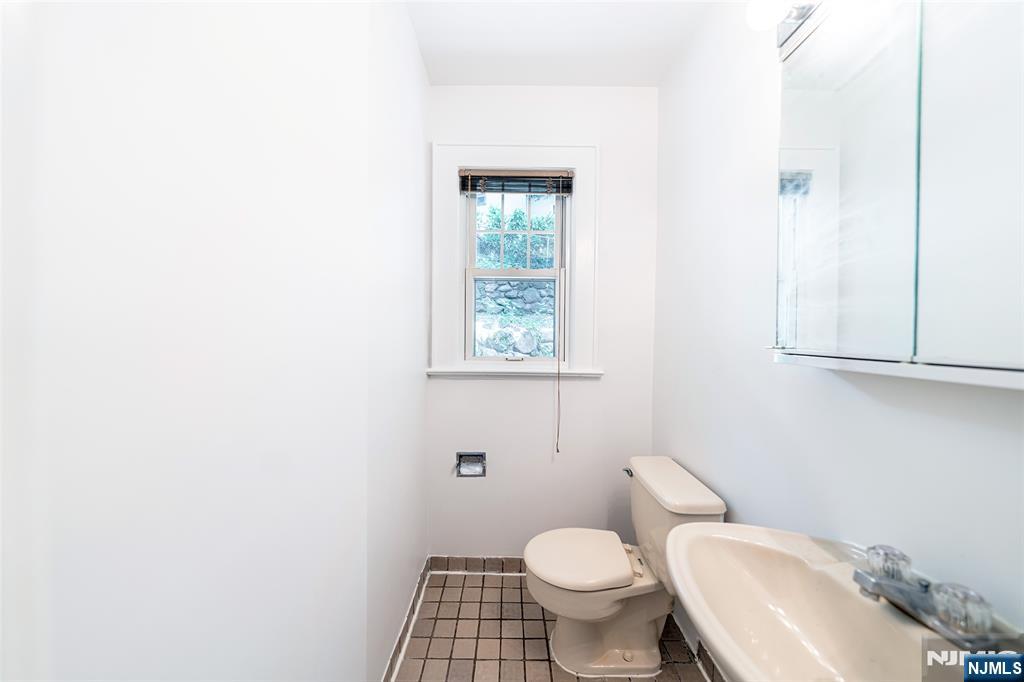 85 Paulin Boulevard, Leonia, NJ, 07605