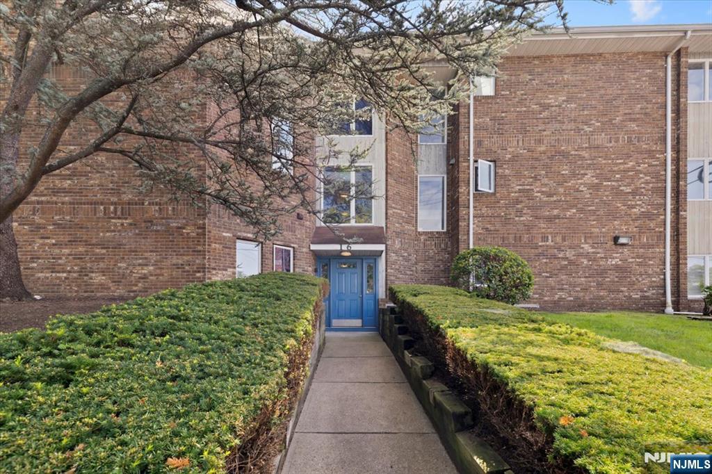 16 Elm St #1, Bergenfield, NJ 07621