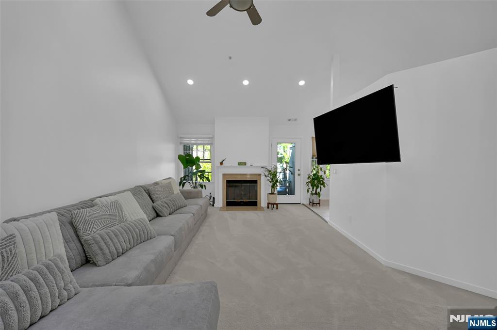 659 Richmond Court 659 - Photo 4