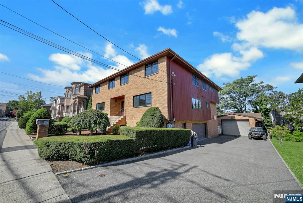 2413 Hammett Avenue B - Photo 5