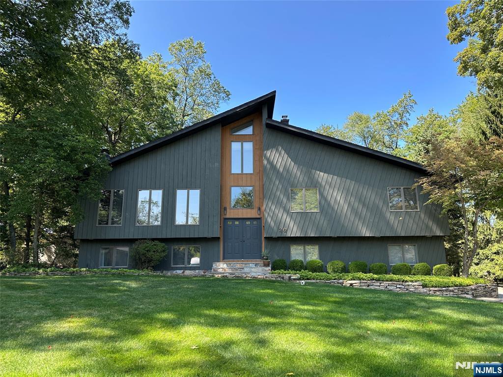 26 Daniel Court, Woodcliff Lake, NJ, 07677
