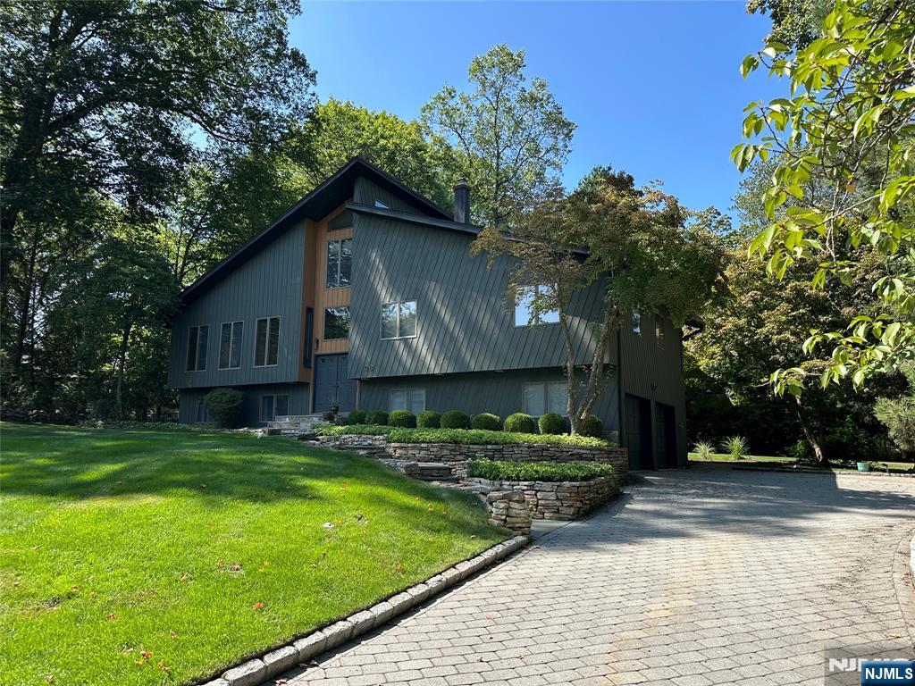 26 Daniel Court, Woodcliff Lake, NJ, 07677