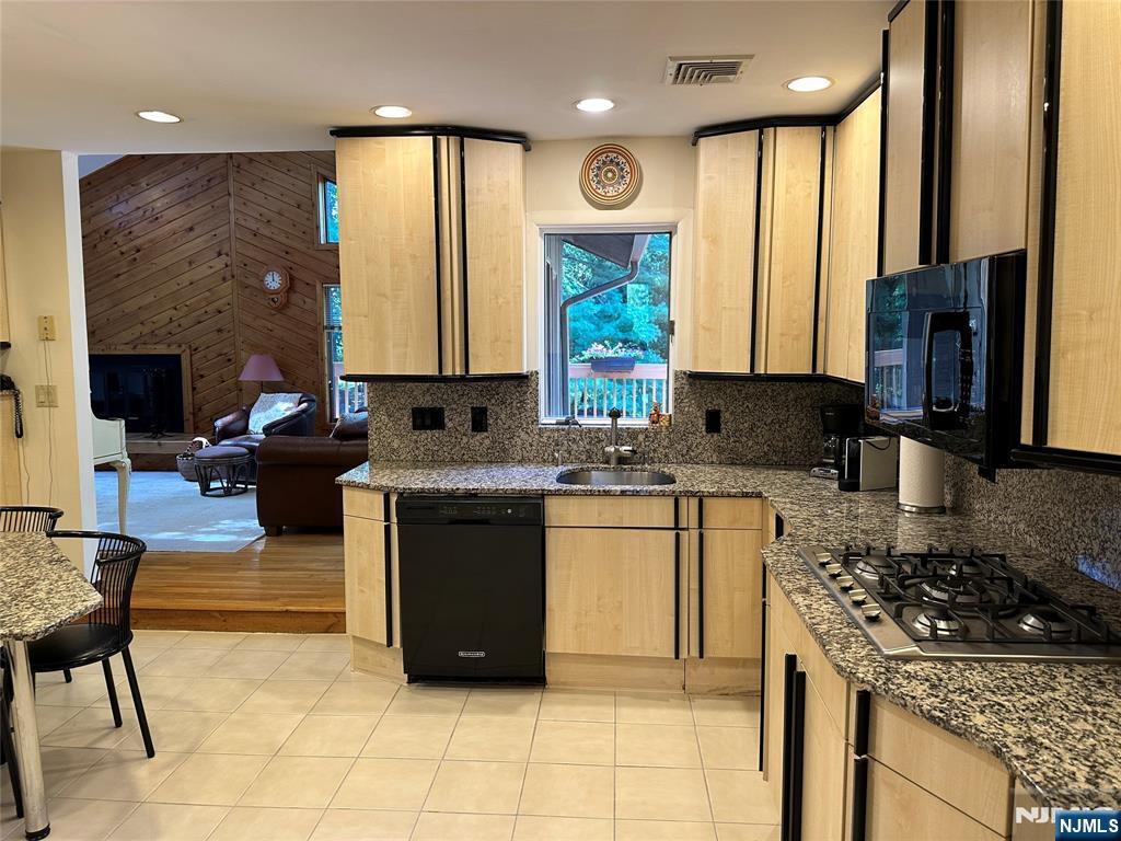 26 Daniel Court, Woodcliff Lake, NJ, 07677