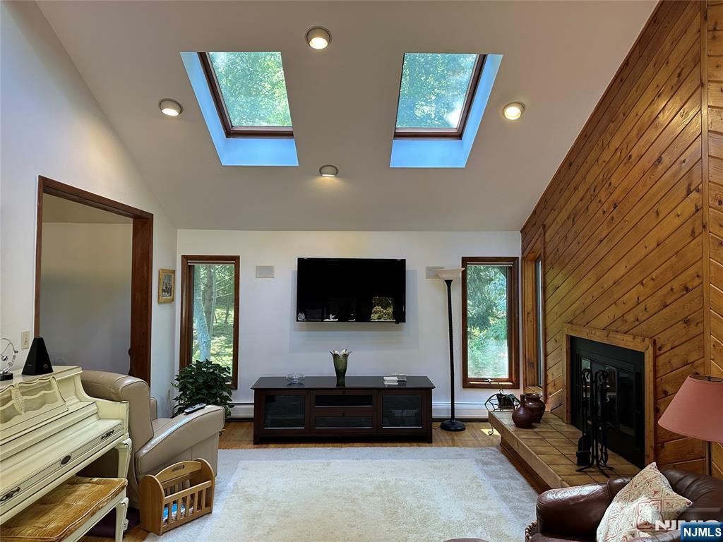 26 Daniel Court, Woodcliff Lake, NJ, 07677